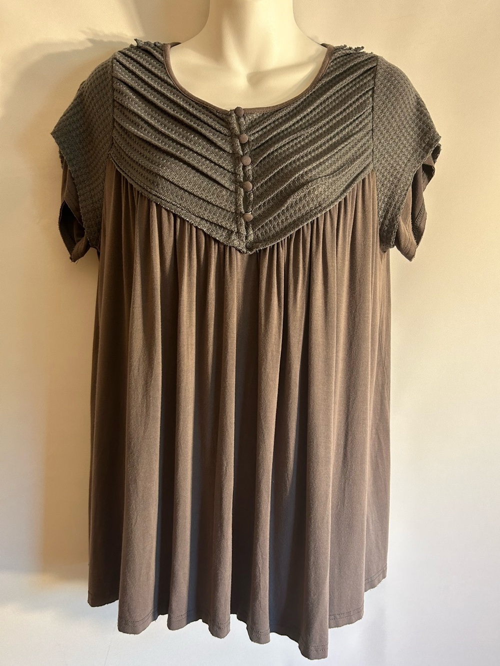 POL BOHO STYLE BABYDOLL TOP RELAXED FLOWY PINTUCK/CROCHET PLEATED KNIT  MEDIUM